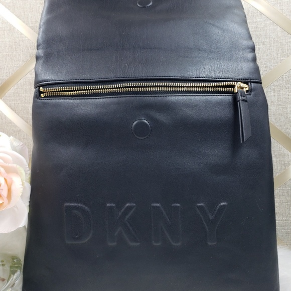 DKNYC Handbags - ⬇️👜NWT👜DKNY Faux Leather Backpack